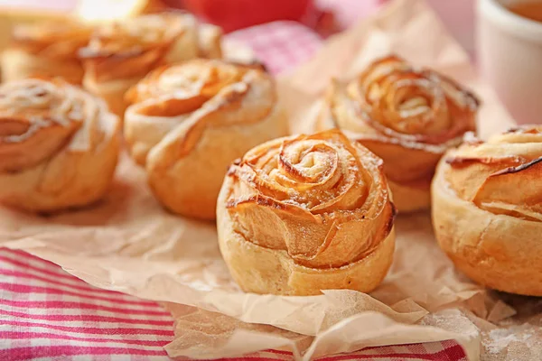 Tasty Apple Roses Puff Pastry Table Closeup — Stock Photo, Image