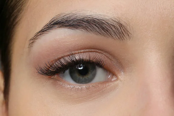 Mujer Joven Con Cejas Naturales Primer Plano — Foto de Stock