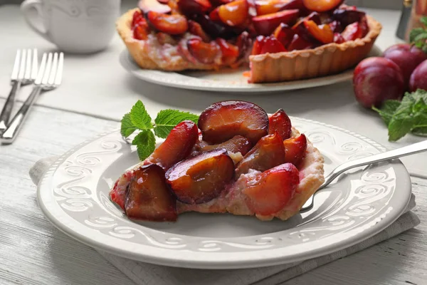Delicious Piece Pie Plums Plate — Stock Photo, Image
