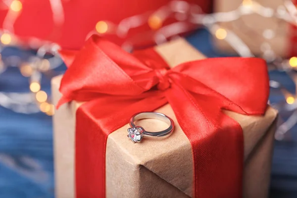 Beautiful Engagement Ring Gift Box Closeup — Stock Photo, Image