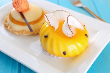 Tablo, closeup lezzetli kek ile plaka