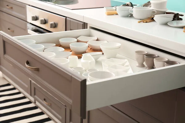 Набор Керамической Посуды Кухонном Ящике — стоковое фото