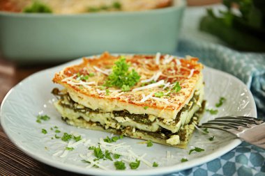 Plaka, ıspanaklı lazanya yakın çekim