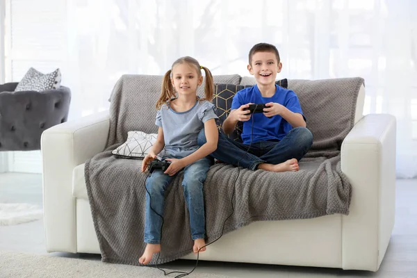 Bonito Crianças Jogando Jogos Vídeo Casa — Fotografia de Stock