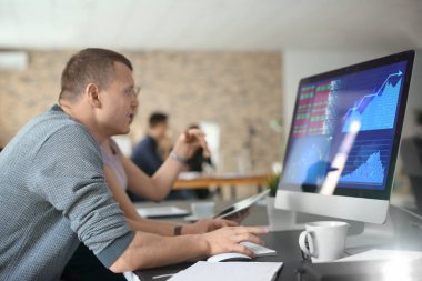 İş toplantısındaki ofis çalışanları. Forex kavramı