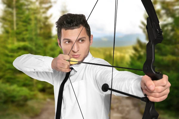 Young Businessman Practicing Archery Landscape Background — Stock Photo, Image
