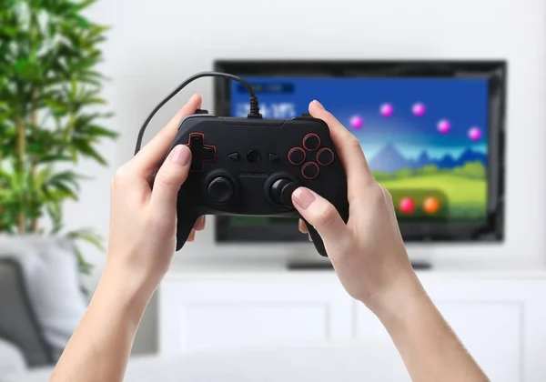 Frau Mit Controller Beim Videospiel Hause Freizeit Und Unterhaltung — Stockfoto