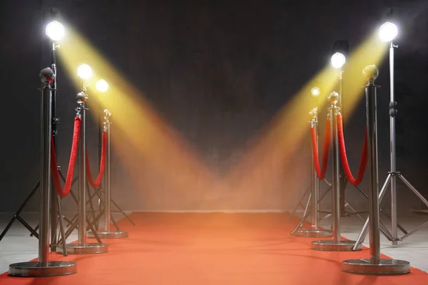 Red Carpet Rope Barriers Spot Lights Indoors — Stock Photo, Image