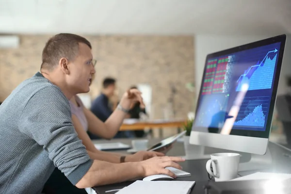 Kantoormedewerkers op zakelijke bijeenkomst. Forex-concept — Stockfoto