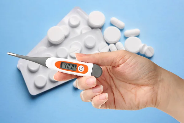 Woman Holding Thermometer High Temperature Pills Background — Stock Photo, Image