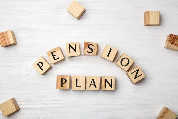 Κύβοι Κείμενο Pension Plan Σχετικά Λευκό Φόντο Ξύλινη — Φωτογραφία Αρχείου