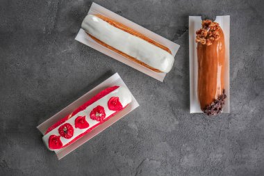 Grunge arka plan üzerinde çeşitli lezzetli eklerleri