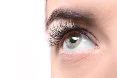 kirpik uzantıları olan kadın