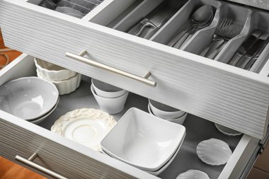 Seramik dishware ve çatal bıçak takımı  
