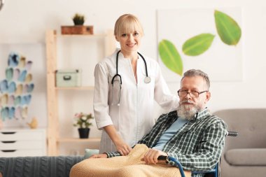 Komuta sizde evde ile Caregiver