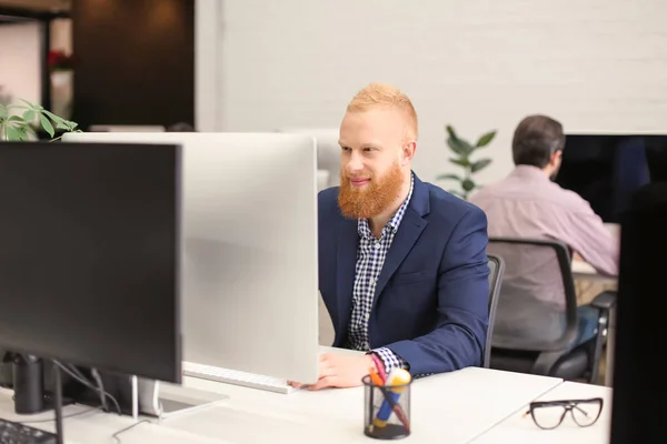 Anställda att ha möte på kontoret. Finansiell handel begrepp — Stockfoto