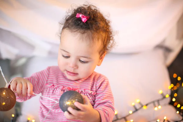 Söt African American Baby Flicka Hemma — Stockfoto