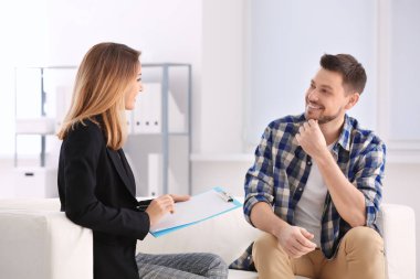 Adam ile Danışmanlık Yöneticisi