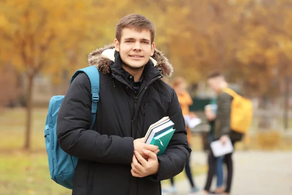 Tiener Met Rugzak Boeken Outdoors — Stockfoto