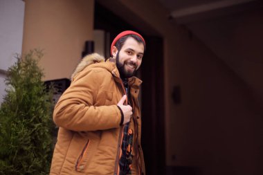 Yakışıklı trendy hipster  