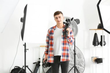 Genç erkek fotoğraf Studio