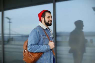 Yakışıklı trendy hipster  