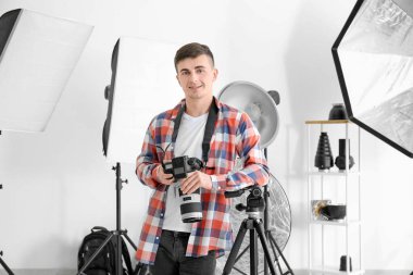 genç erkek fotoğraf Studio çalışma