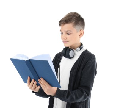 Genç kitap ile portresi  