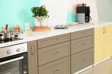 Modern mutfak mobilya elektrikli soba ile