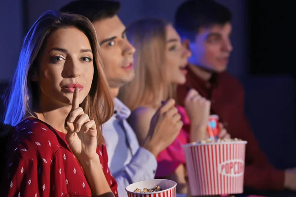 Pareja Joven Viendo Películas Cine — Foto de Stock