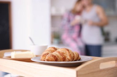 Mutfakta nefis kahvaltı ile tepsi