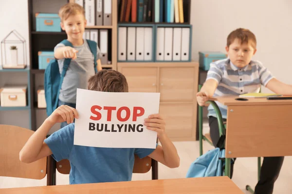 Pequeño Niño Cerca Pizarra Con Palabras Stop Bullying Interior —  Fotos de Stock