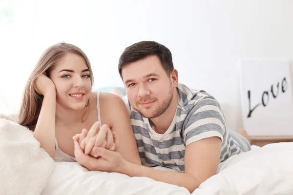 Ochtend Van Jonge Mooie Paar Liggend Bed Thuis — Stockfoto