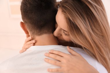 Kapalı seven genç Çift