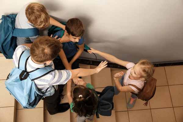 Niños Pequeños Acosando Compañero Clase Interior — Foto de Stock