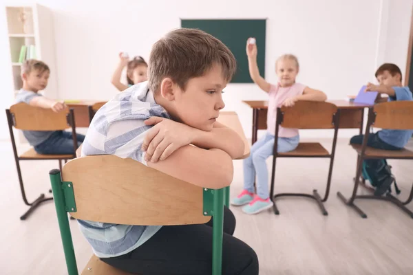 Niños Pequeños Acosando Compañero Clase Interior —  Fotos de Stock