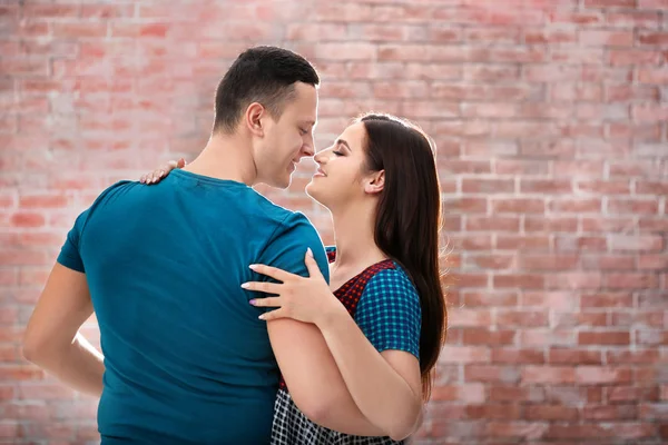 Portrait Happy Young Couple Brick Wall — Stock Photo, Image