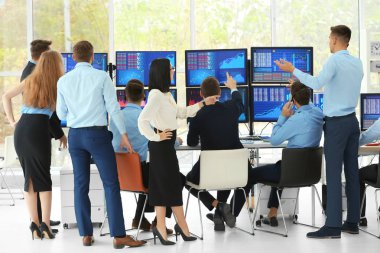 Hisse senedi yatırımcılarına çalışma office ekibi