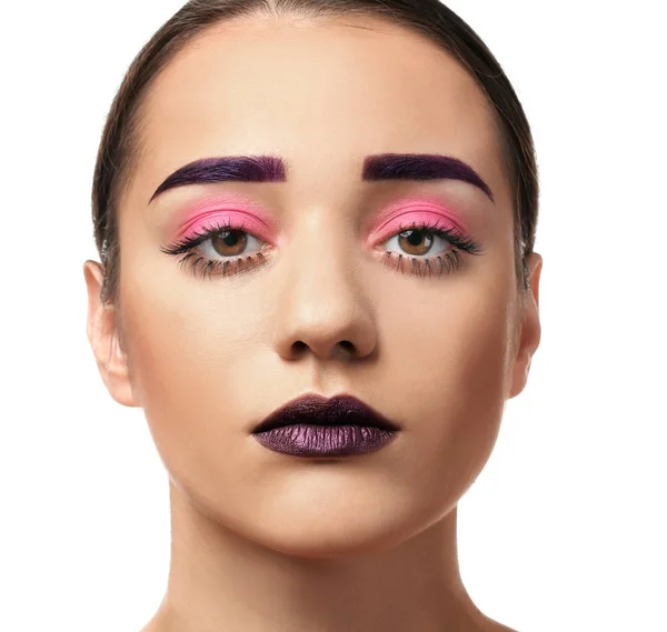 Ung Kvinna Med Färgat Ögonbrynen Och Kreativa Makeup Vit Bakgrund — Stockfoto