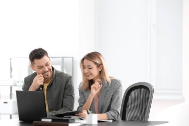 Office toplantıda adamla danışmanlık Yöneticisi