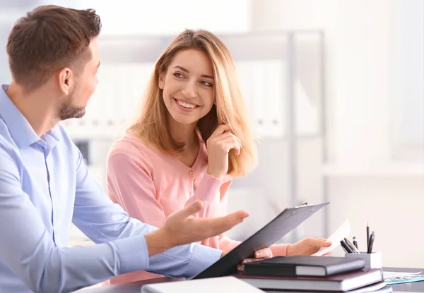 Businessman Consulting Young Woman Office — Stock Photo, Image