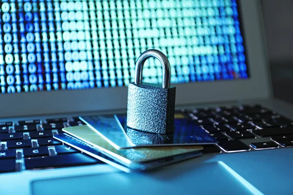 Credit Cards Lock Laptop Keyboard Closeup — Stock Photo, Image