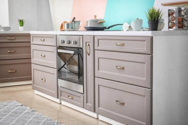 Modern mutfağın içi.