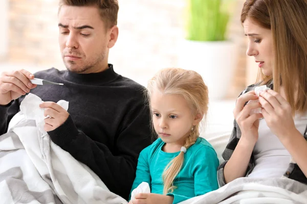 Familia Enferma Cama Casa — Foto de Stock