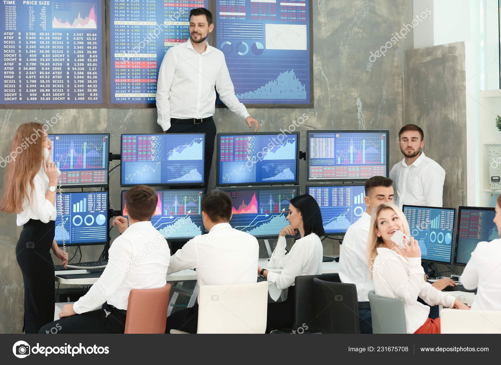 在办公室工作的股票交易员团队——图库图片© belchonock #231675708