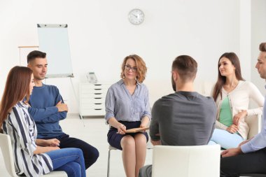 Grup psikoterapi oturum kapalı, insanlar