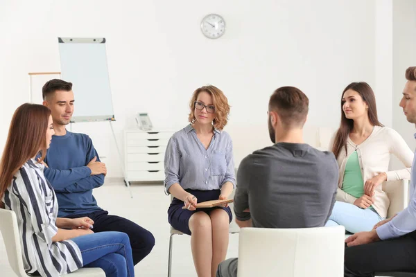 Pessoas Sessão Psicoterapia Grupo Dentro Casa — Fotografia de Stock