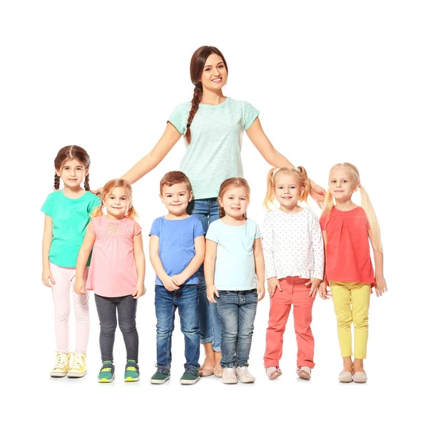 Lindos Niños Pequeños Con Maestra Jardín Infantes Sobre Fondo Blanco — Foto de Stock