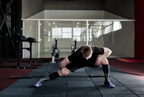 Young Man Preparing Muscles Training Muscular Athlete Exercising Gym Fit — Stock Photo, Image