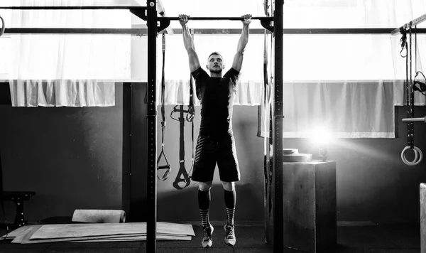 Muscular Bearded Man Training His Biceps Back Gym Pull Ups — Stock Photo, Image